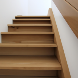 Escalier en Bois : Alliance Parfaite entre Tradition et Modernité pour un Intérieur Accueillant La Trinité